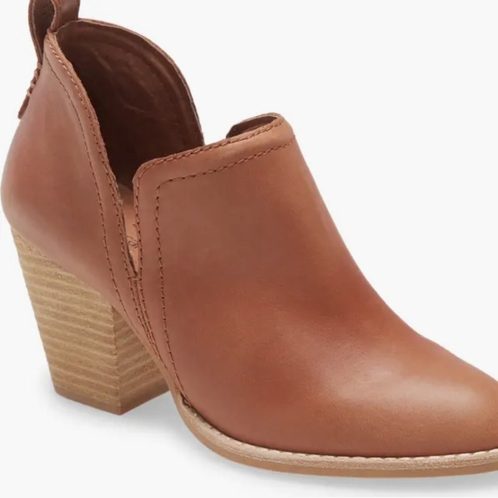 Jeffrey Campbell Rosalee Tan Bootie.  Size 7